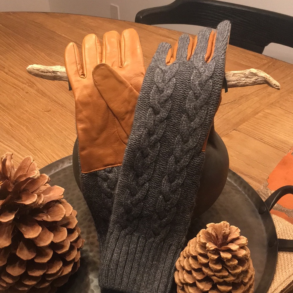 Club Monaco. Italian leather gloves. Grey knit with cognac leather. With tags!!